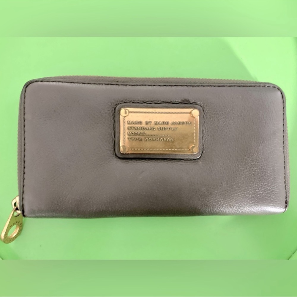 Marc Jacobs Gray Leather Wallet